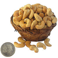 Make festive occasions even more special with this basket of 250 grams of spicy cashew nuts and one silver Lakshmi Ganesh coin. The best quality cashew nuts and a delicate silver coin make for a lovely gift for personal and professional contacts.